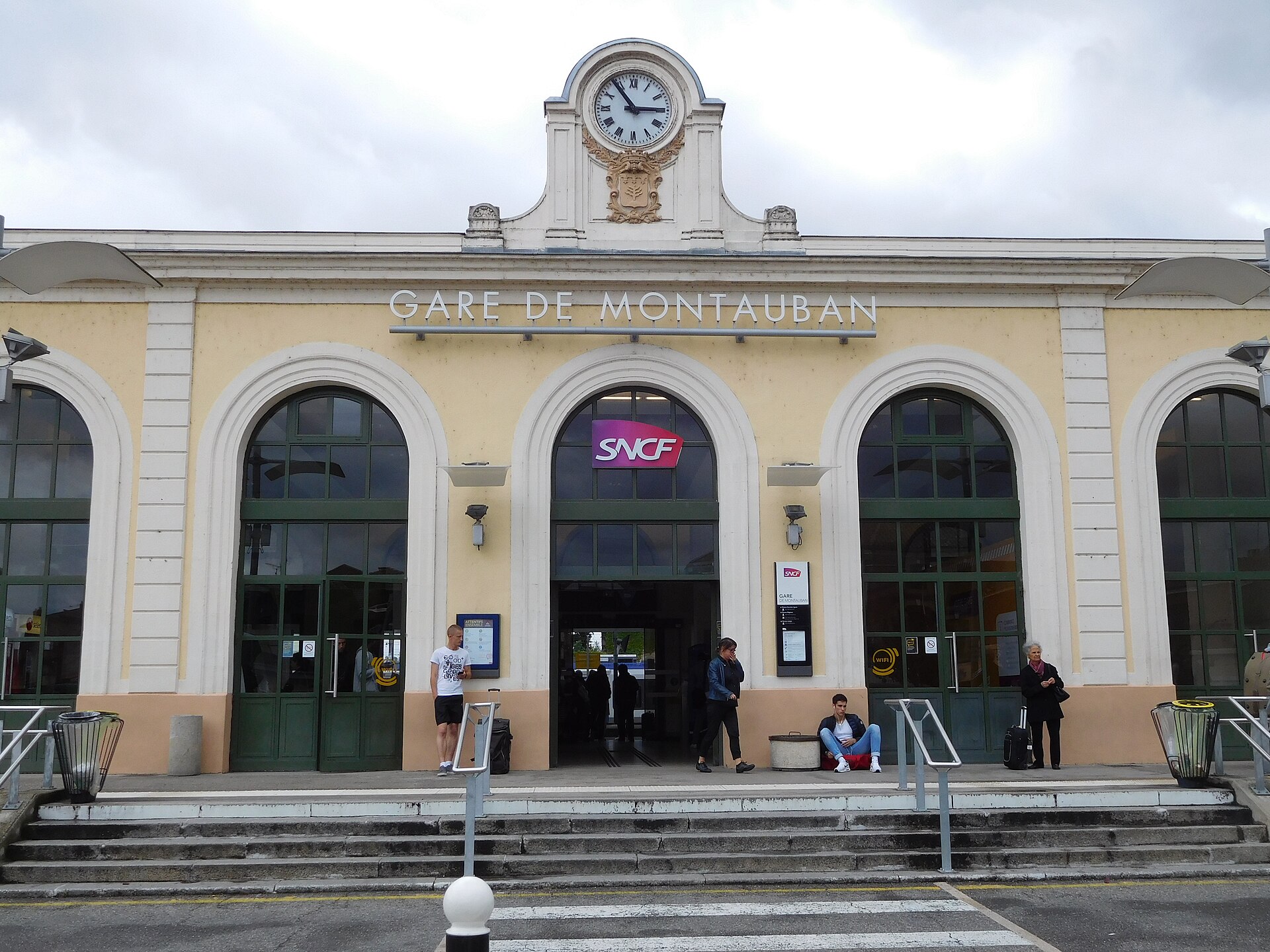 Fa�ade de la gare SNCF de Montauban