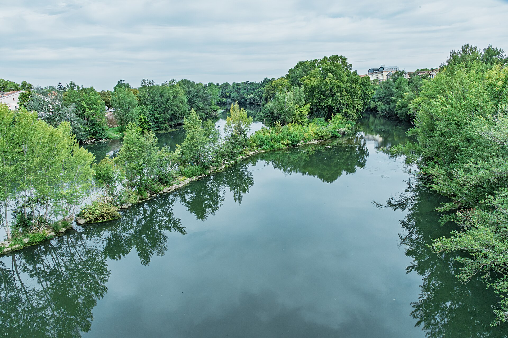 Le Tarn et ses rives bois�es � Montauban